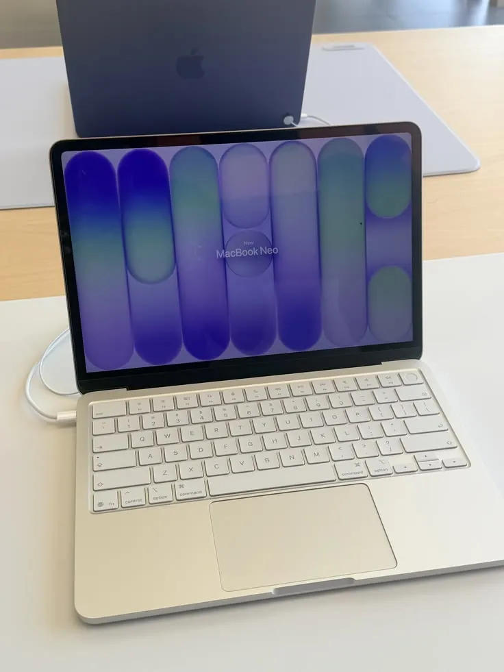MacBook Neo (A18 Pro chip)